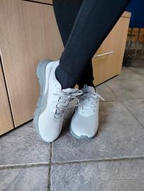 Scarpe sportive nuove