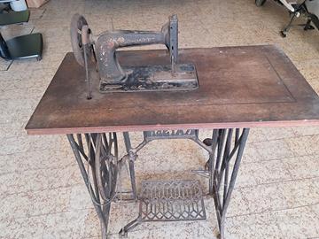 Macchina da cucire vintage Singer