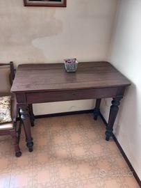 Tavolino rettangolare in noce 