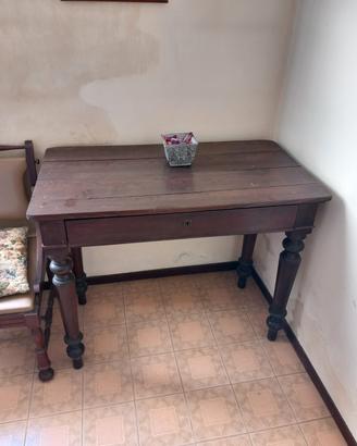 Tavolino rettangolare in noce 