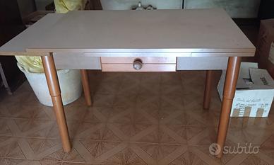 tavolo in laminato beige con cassetto o