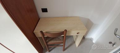 Scrivania con sedia 