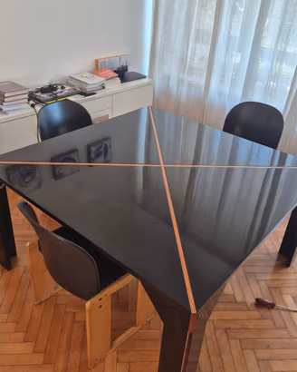 Tavolo Tema Magistretti e 4 sedie Dialogo Scarpa