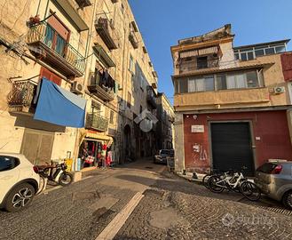 6 LOCALI A NAPOLI