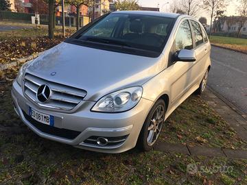 MERCEDES B180 cdi Premium Euro 5 scambi o permute