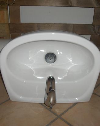 Lavabo piccolo + rubinetto