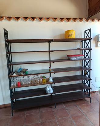 Libreria in ferro battuto e abete