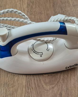 Ferro da stiro da viaggio nuovo