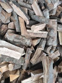 Legna sciolta secca pronta da bruciare 