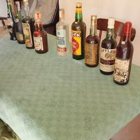 A Oristano 9 bottiglie da collezzione