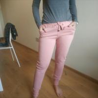 Pantaloni di tuta da donna rosa chiari