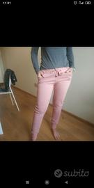 Pantaloni di tuta da donna rosa chiari