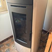 Stufa a pellet quasi nuova + tubi + aspiratore