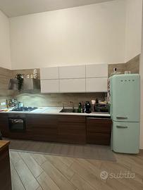 Cucina Ikea ccon frigo Smeg