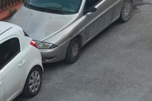 lancia y