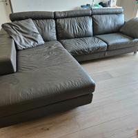 Divano in pelle con penisola Poltronesofà