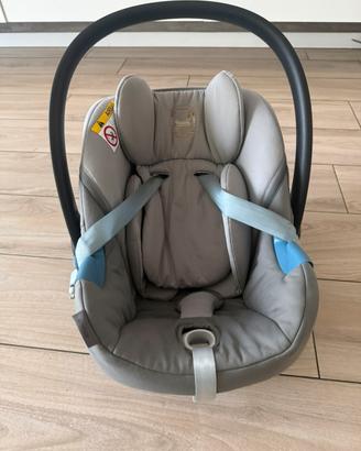 Seggiolino auto Cybex con base ISOFIX