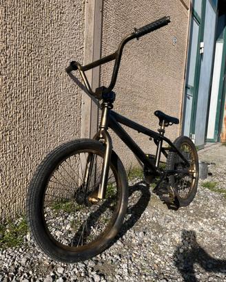 BMX nera e oro