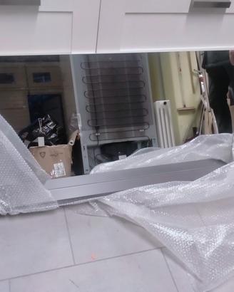 specchiera 120x60 con mensola , nuova