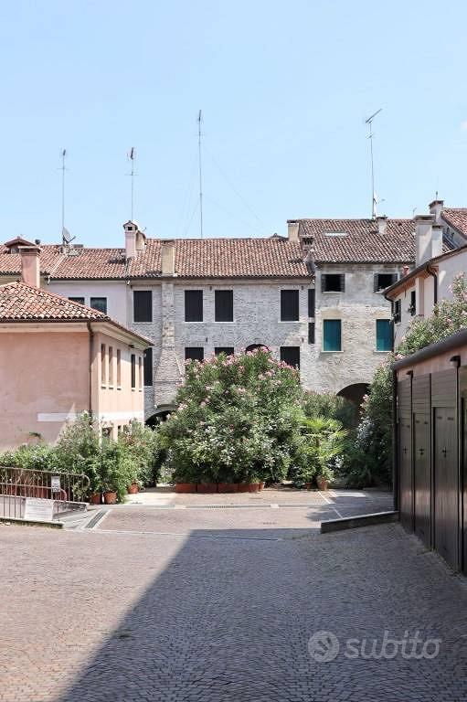Appartamento di 150 m² con 5 locali e box auto a T - Vista 2