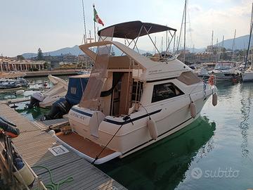 Bayliner barca cabinato 33 natante