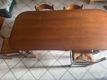 Tavolo con sedie
