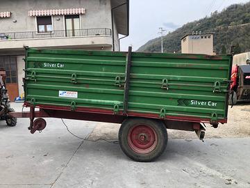 Rimorchio agricolo ribaltabile trilaterale