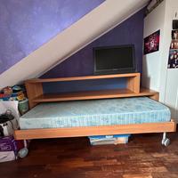 Letto con libreria integrata in legno