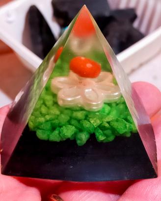 Piramide di Orgonite (verde)