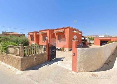 Ampia villa libera su quattro lati