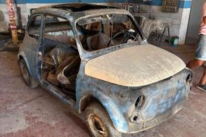 auto da restaurare come da foto  
