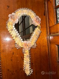 Specchio con manico vintage in vetro di Murano