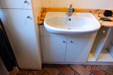 mobile bagno con piano in marmo rosa Portogallo