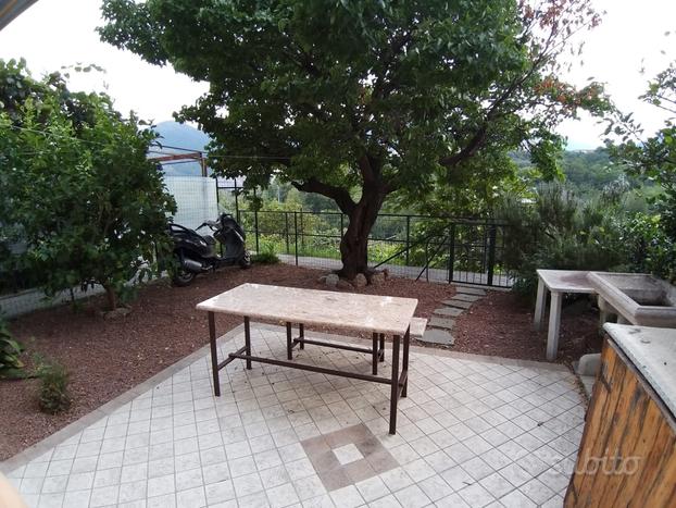 Boissano monolocale con giardino