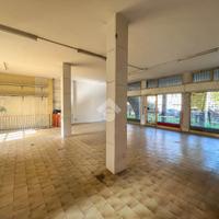 NEGOZIO A LA VALLETTA BRIANZA