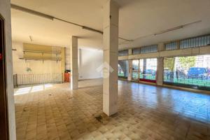 NEGOZIO A LA VALLETTA BRIANZA