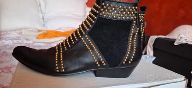 stivaletto pelle con borchie 