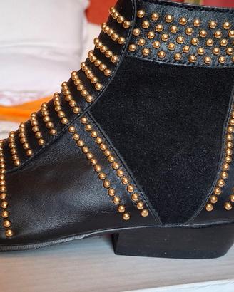 stivaletto pelle con borchie 