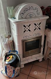 Stufa in ceramica, bancale di pellet, aspiratutto