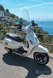 Vespa GTS 300 (2011) Bianca