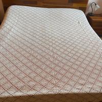 Copriletto lavorato a mano