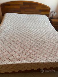 Copriletto lavorato a mano