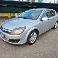 Opel Astra 1.6 16V Twinport 5 porte Cosmo