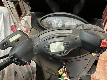 scouter piaggio X9 500cc , i.e.incidentato