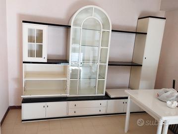 vetrina per sala più tavolo