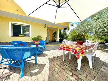 Villa immersa nel verde