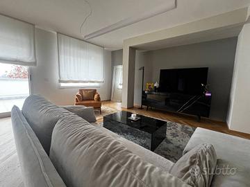 Attico / Mansarda di 214 m² con 5 locali e box aut