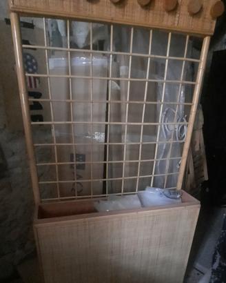 ingresso in bamboo e midollino con vaso