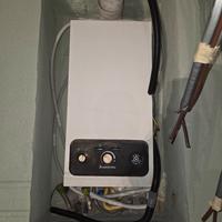 Scaldabagno usato da esterno funzionante