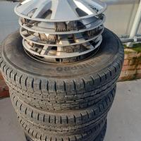 4 Pneumatici 215/70r15cargo con disco e copridisco